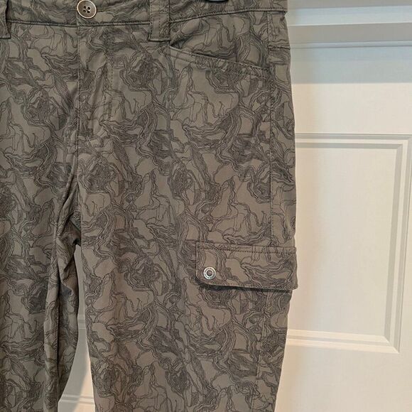 Eddie Bauer Size 4 Dark Green/Gray Horizon Capri Travex Capers Print Cargp Pants - Picture 3 of 6
